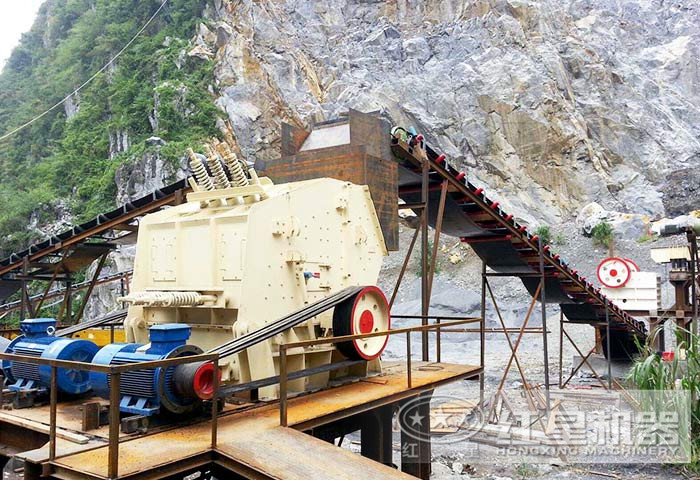 顎式破碎機+反擊式破碎機現場 顎式破碎機+反擊式破碎機現場