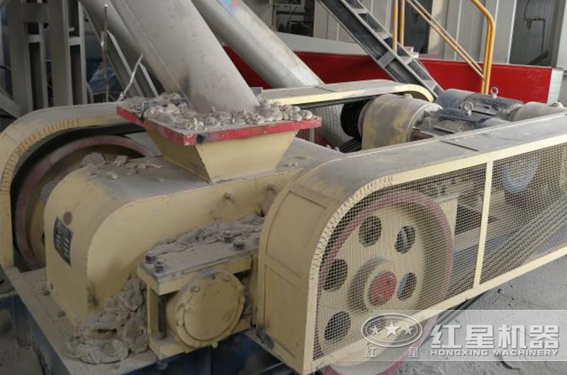 關于對輥式破碎機，客戶常問的5個問題（紅星老師傅實地講解）